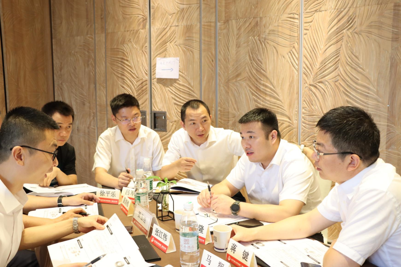 2021年6月25日-26日，金世豪二建组织开展了2021年中高层主管执行力培训。本次培训特邀清华、北大、上海交大总裁班讲师，中国企业家协会特聘高级讲师许晋老师进行授课。